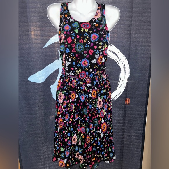 NWOT Lively Pleated Guess Dress Size S - Picture 1 of 9